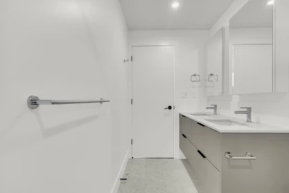 Hallway Photo of 511 30494 Cardinal Avenue, Abbotsford, BC