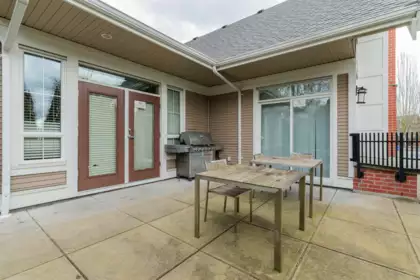 Entry Foyer Photo of 118 19505 68a Avenue, Surrey, BC