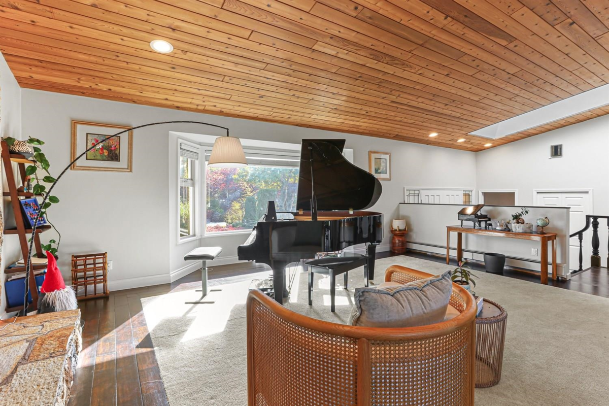 Kitchen Island Photo of 5243 Upland Drive, Delta, BC