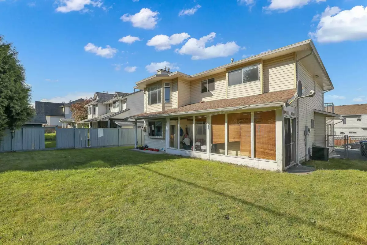 Dining Area Photo of 1876 King George Boulevard, Surrey, BC