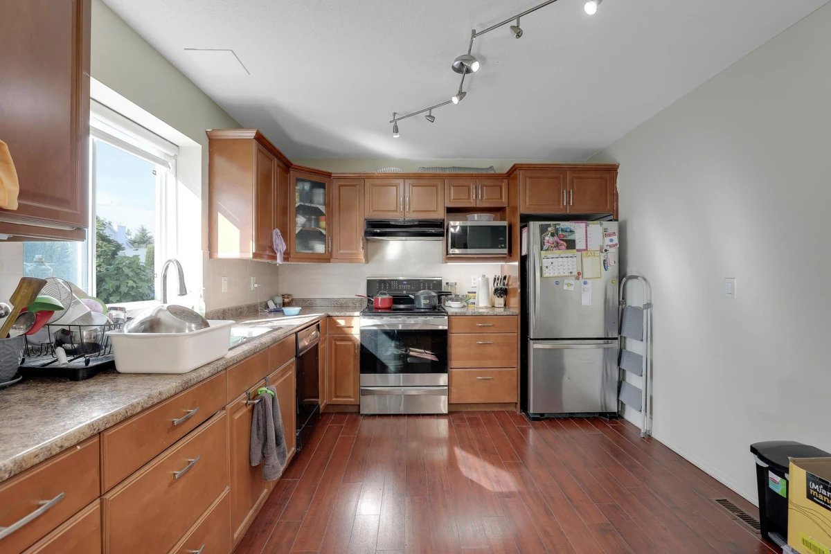 Hallway Photo of 1876 King George Boulevard, Surrey, BC