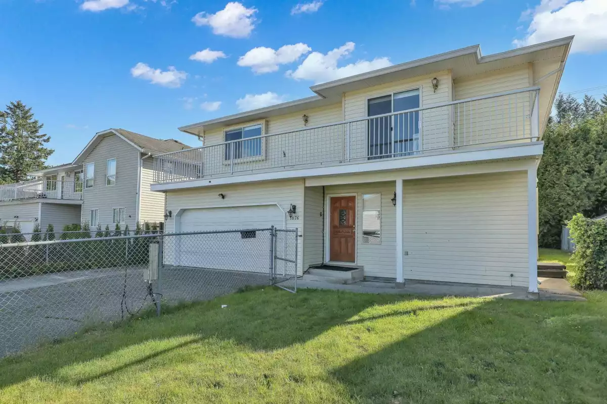 Living Room Photo of 1876 King George Boulevard, Surrey, BC