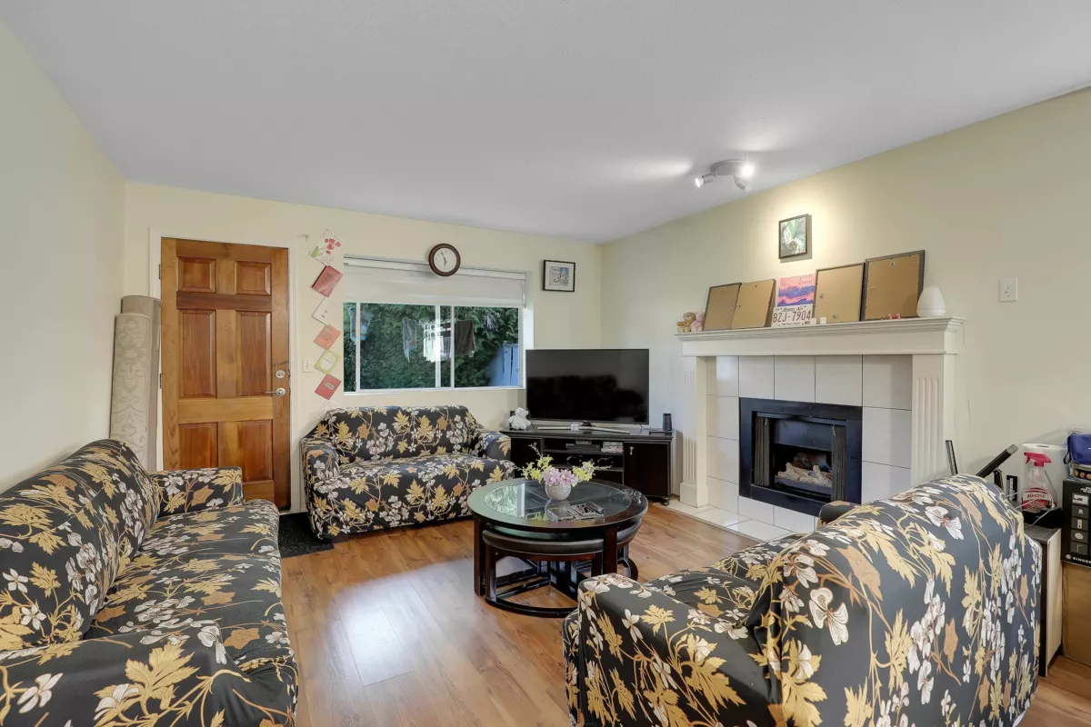Mudroom Photo of 1876 King George Boulevard, Surrey, BC