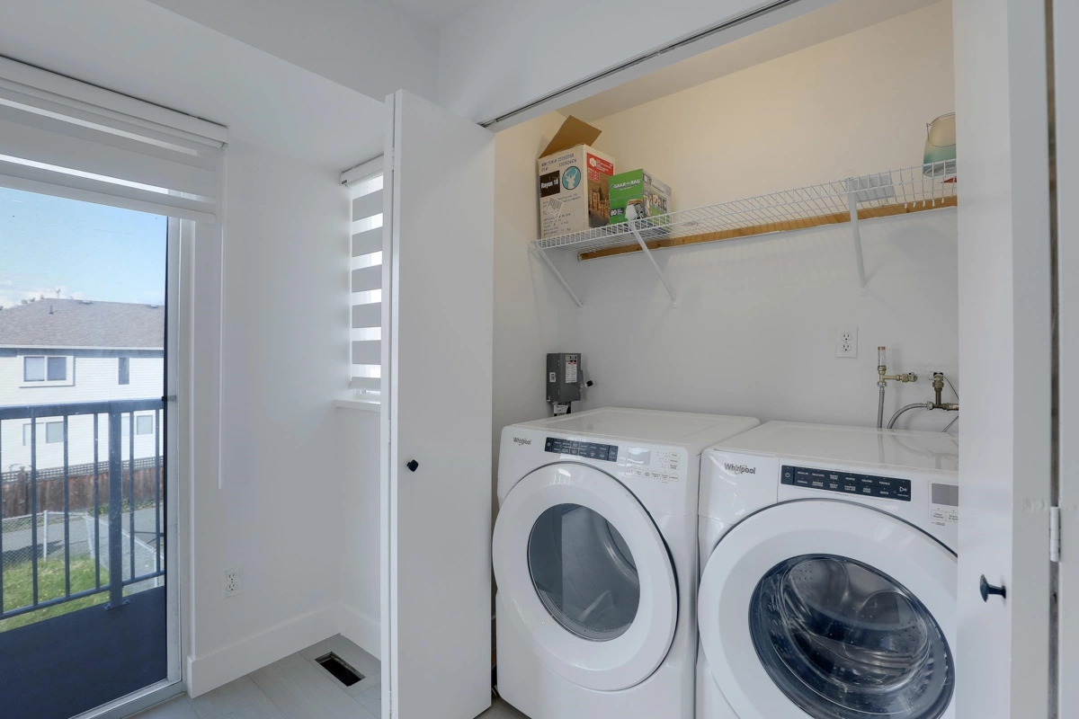 Walk-In Closet Photo of 1876 King George Boulevard, Surrey, BC