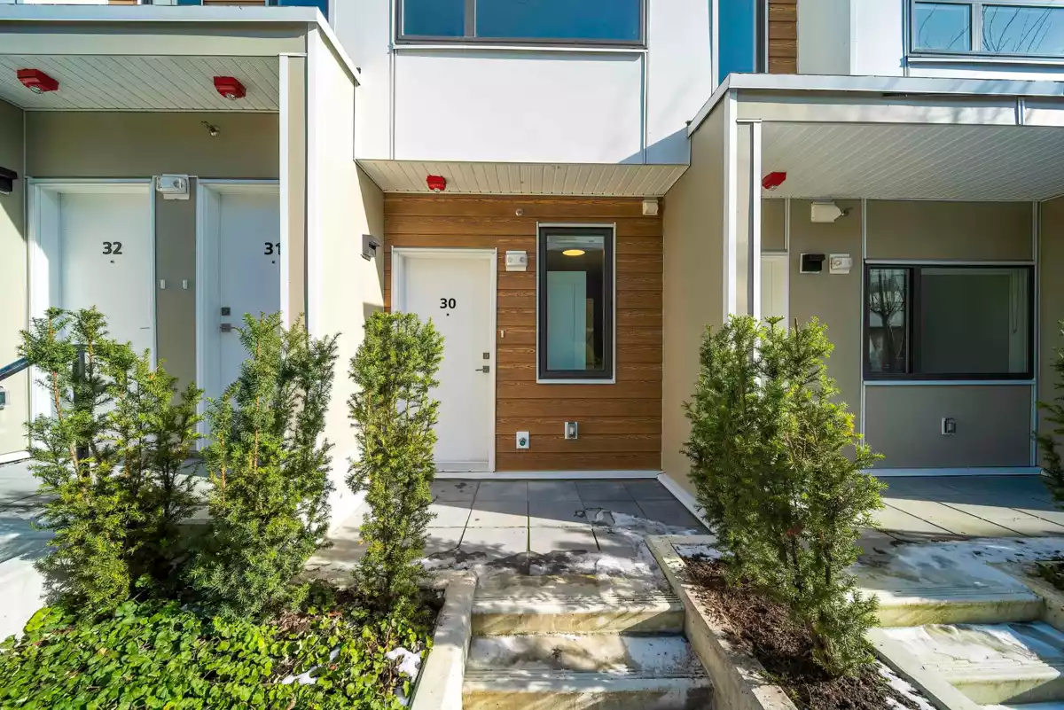 Primary Bathroom Photo of 30 6328 King George Boulevard, Surrey, BC