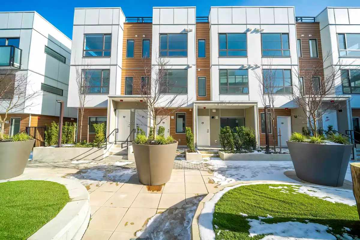 Walk-In Closet Photo of 30 6328 King George Boulevard, Surrey, BC