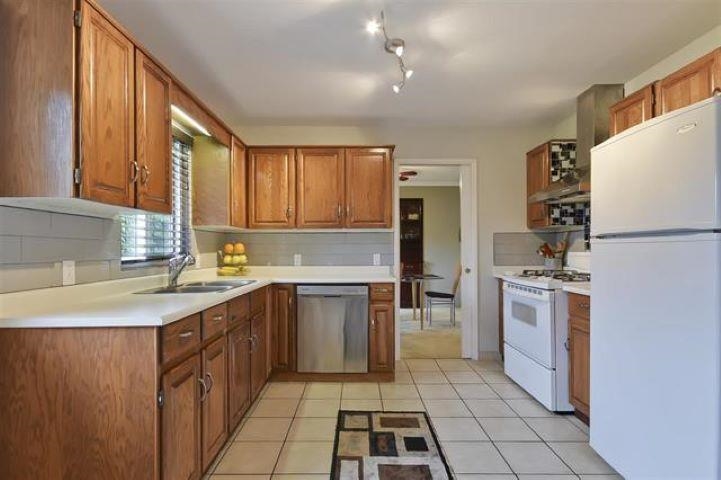 Kitchen Island Photo of 1256 53a Street, Delta, BC