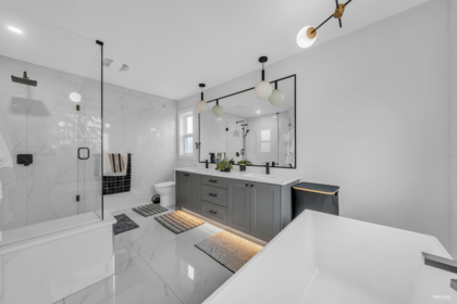 Guest Bathroom Photo of 10509 Mcveety Street, Maple Ridge, BC