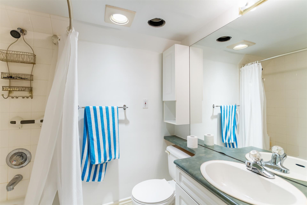 Breakfast Nook Photo of 4171 Doncaster Way, Vancouver, BC