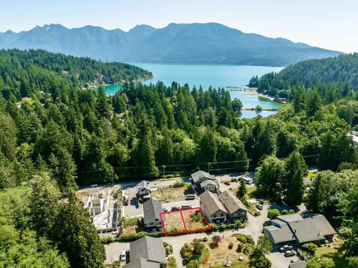 Dining Area Photo of 1108 Foxglove Lane, Bowen Island, BC