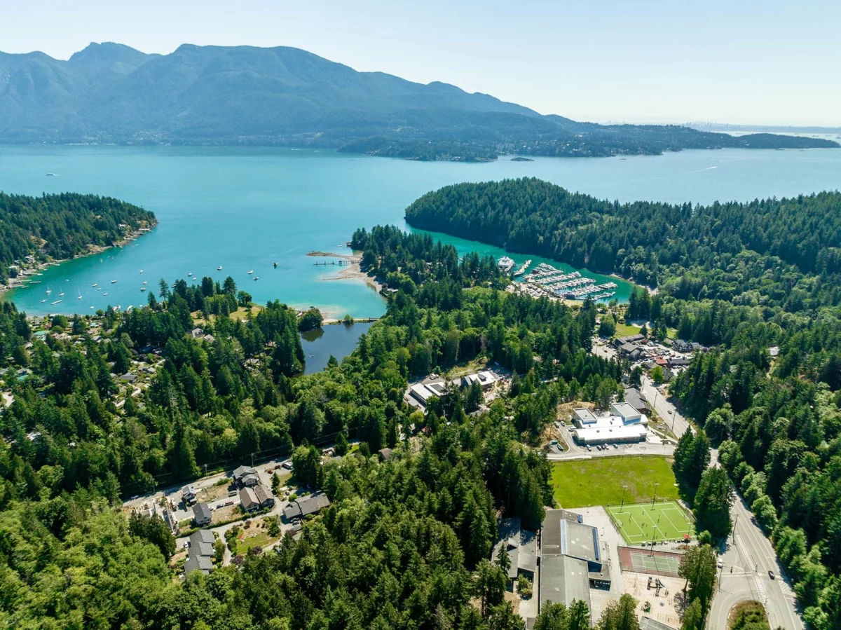 Family Room Photo of 1108 Foxglove Lane, Bowen Island, BC