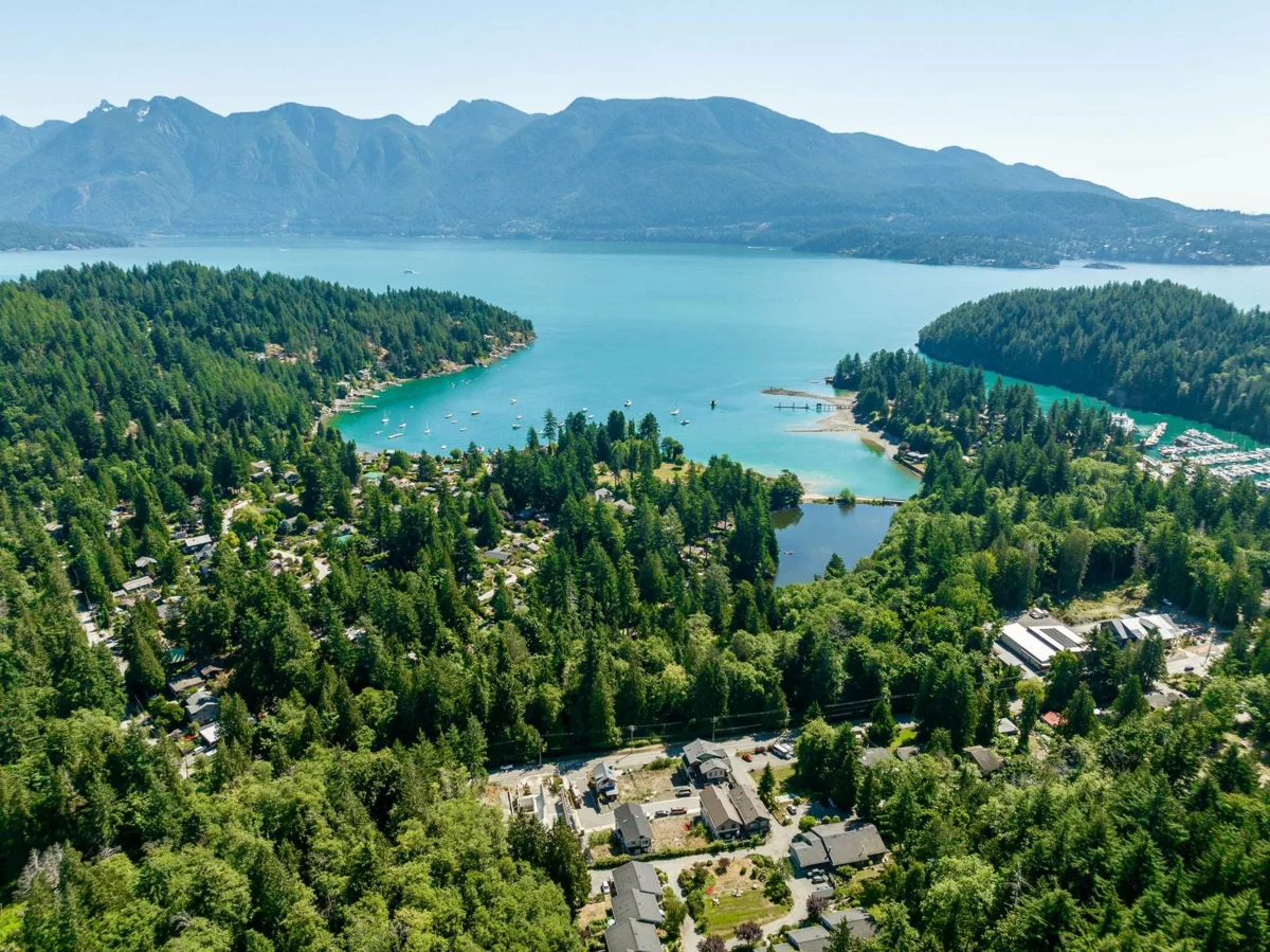 Living Room Photo of 1108 Foxglove Lane, Bowen Island, BC