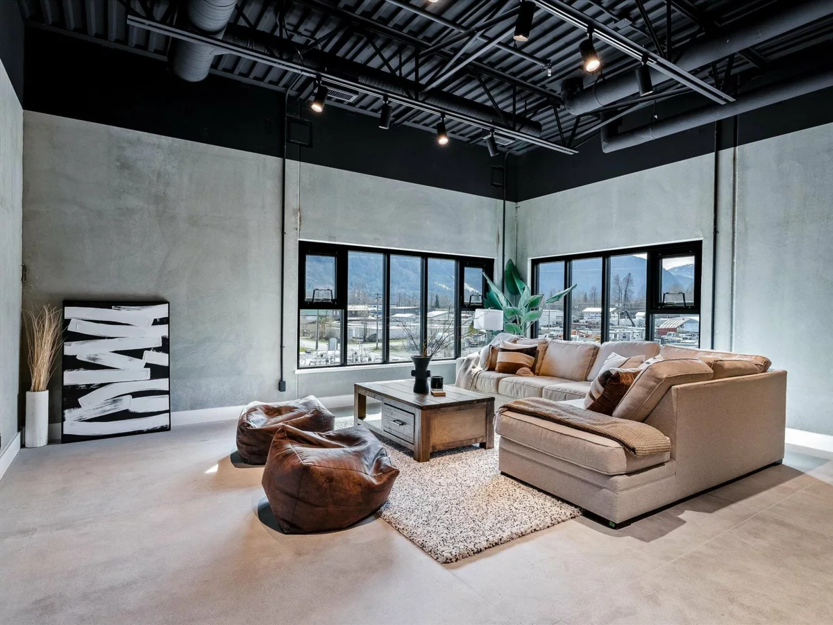 Dining Area Photo of 24 7342 Industrial Way, Pemberton, BC