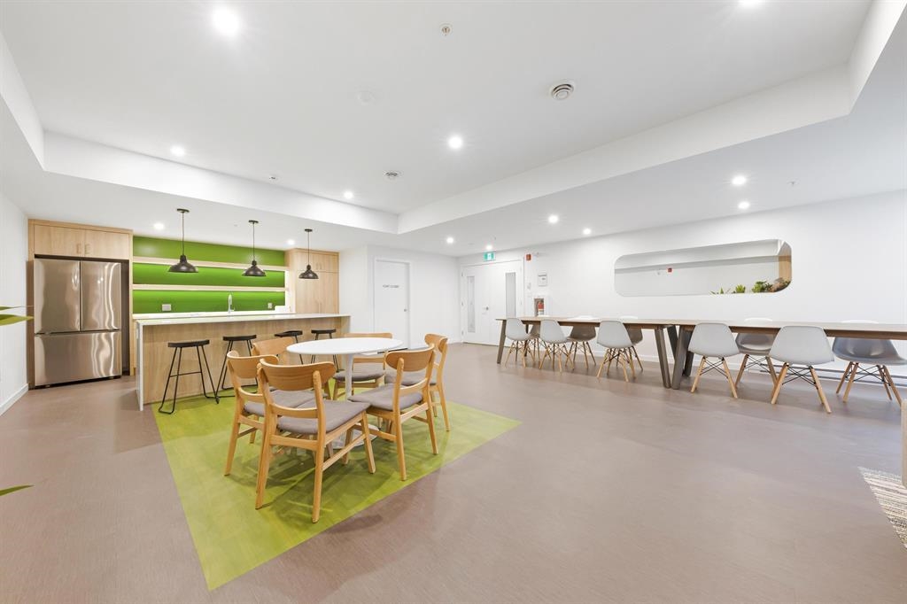 Hallway Photo of 307 13858 108 Avenue, Surrey, BC