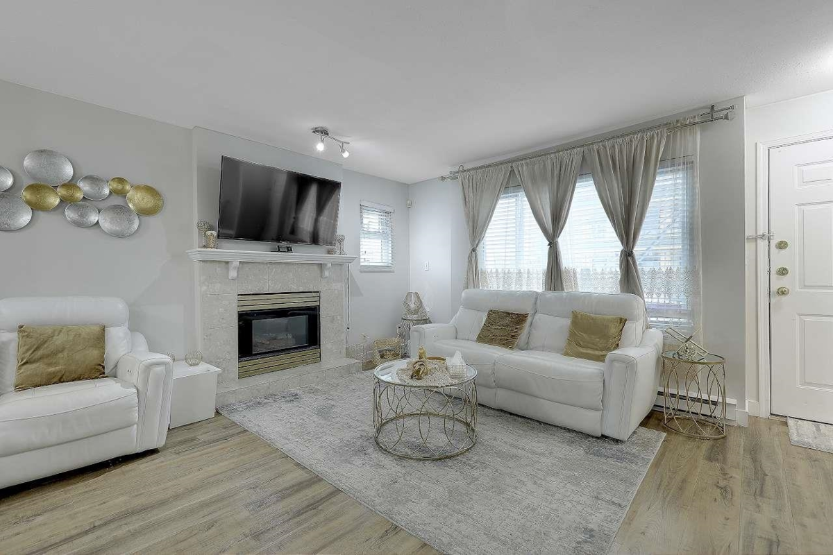 Dining Area Photo of 209 3978 Albert Street, Burnaby, BC