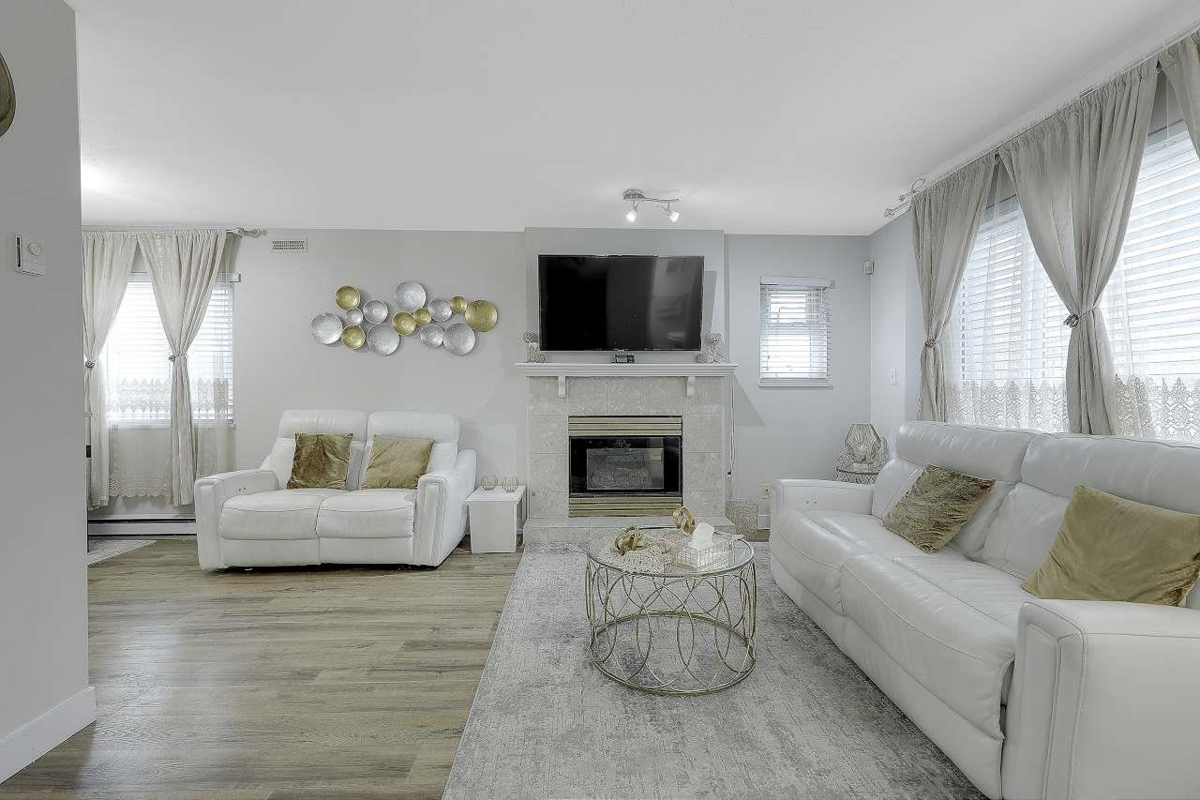 Kitchen Island Photo of 209 3978 Albert Street, Burnaby, BC