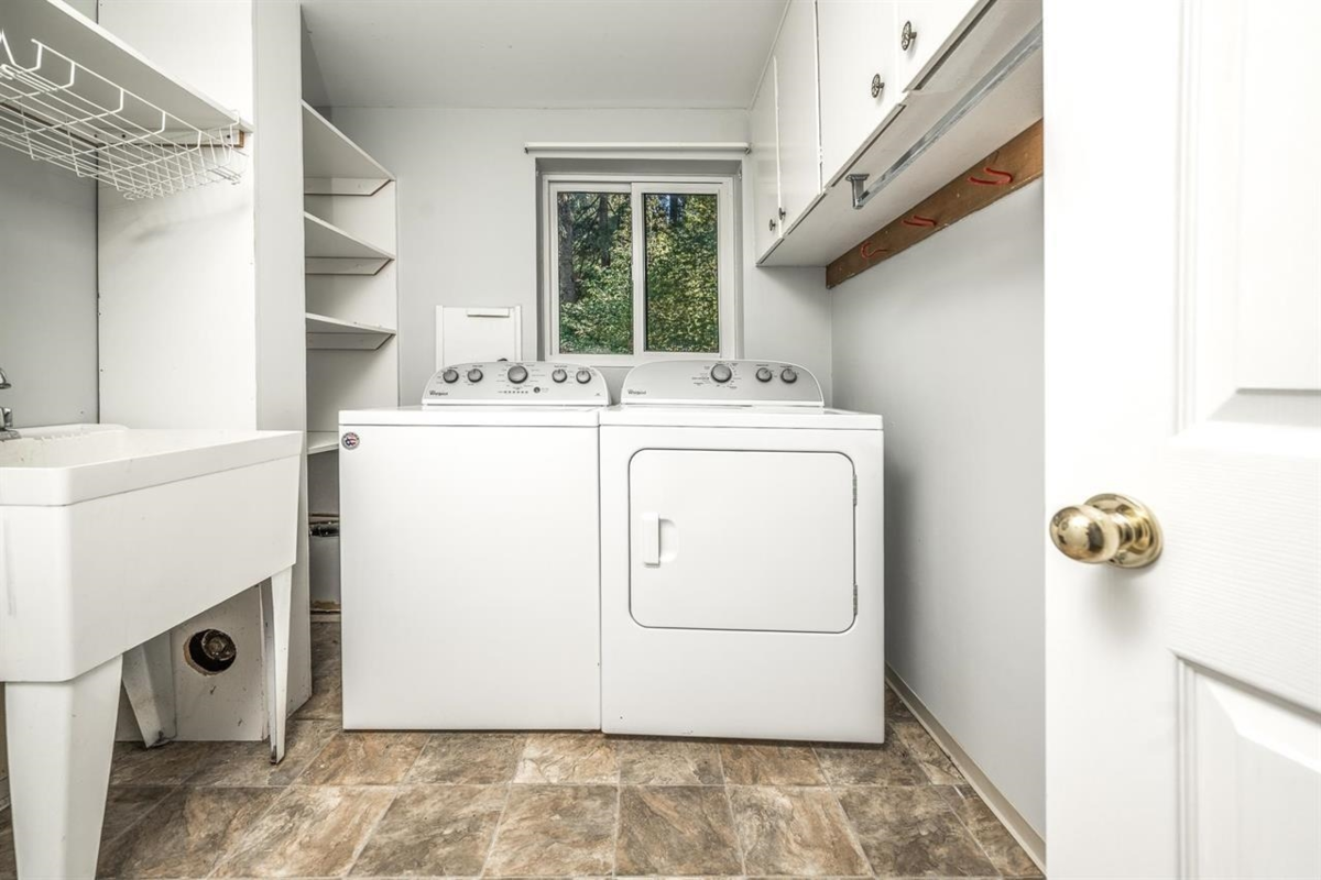 Entry Foyer Photo of 1020 Pacific Place, Delta, BC