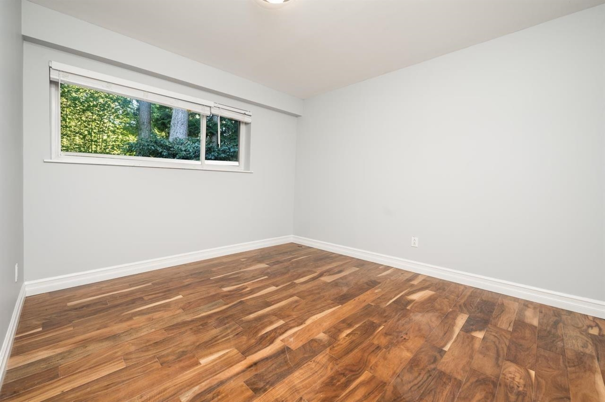 Hallway Photo of 1020 Pacific Place, Delta, BC