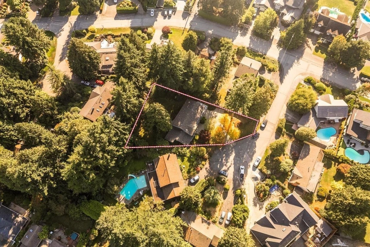 Hot Tub / Spa Photo of 1020 Pacific Place, Delta, BC