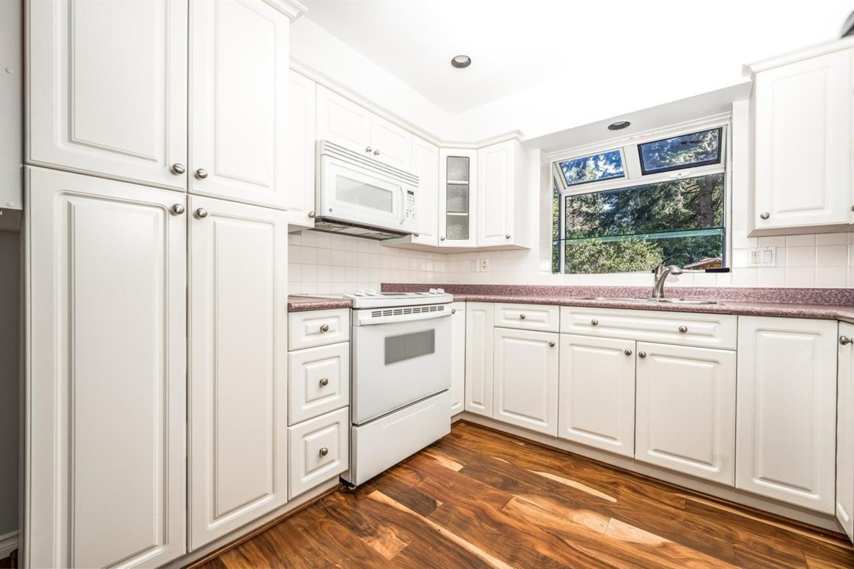 Laundry Room Photo of 1020 Pacific Place, Delta, BC