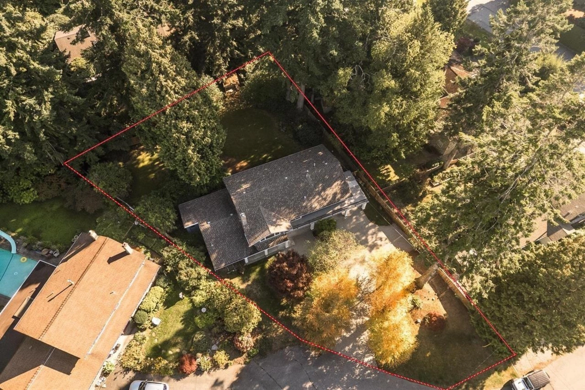 Swimming Pool Photo of 1020 Pacific Place, Delta, BC