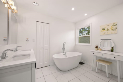 Powder Room Photo of 1968 134a Street, Surrey, BC