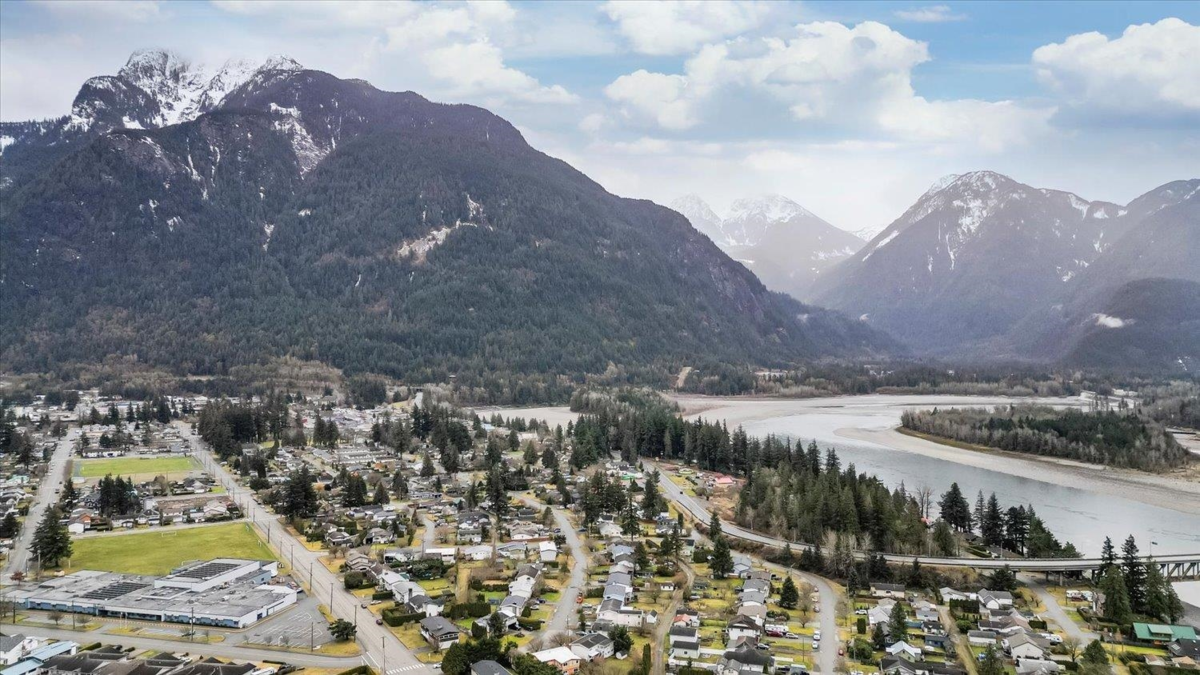 Aerial View of 385 3rd Avenue, Hope, BC