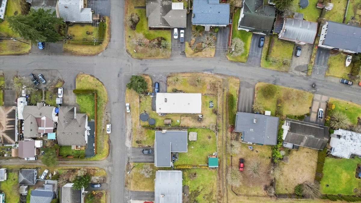 Backyard Photo of 385 3rd Avenue, Hope, BC