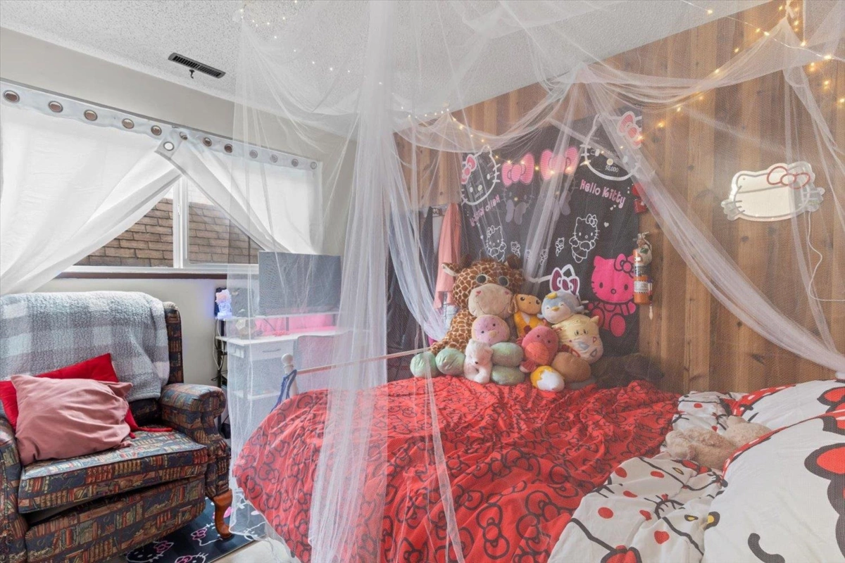 Entry Foyer Photo of 385 3rd Avenue, Hope, BC