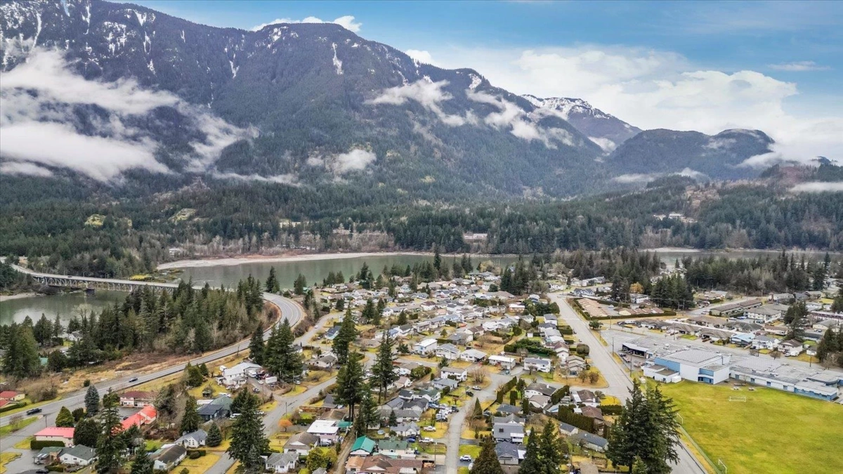 Hot Tub / Spa Photo of 385 3rd Avenue, Hope, BC