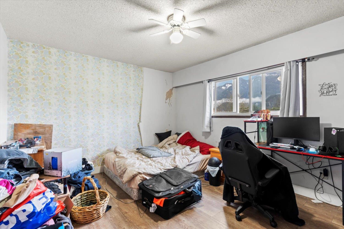 Laundry Room Photo of 385 3rd Avenue, Hope, BC