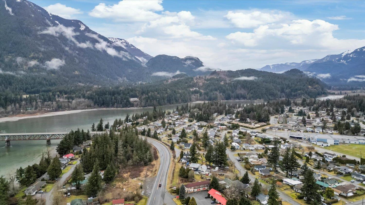 Outdoor Kitchen Photo of 385 3rd Avenue, Hope, BC