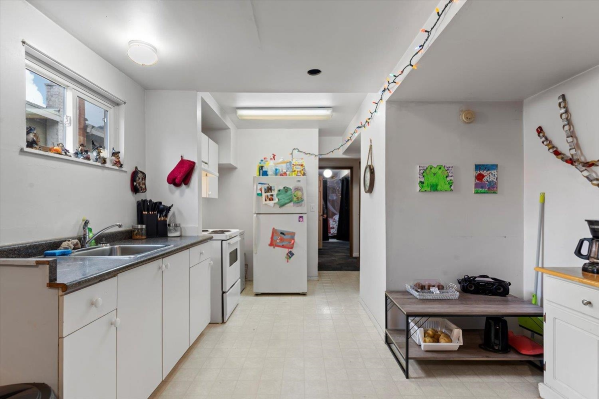 Powder Room Photo of 385 3rd Avenue, Hope, BC