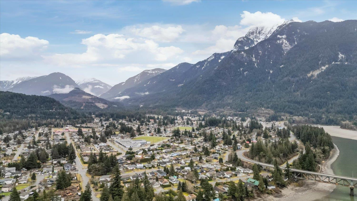 Swimming Pool Photo of 385 3rd Avenue, Hope, BC