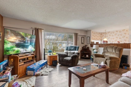Kitchen Island Photo of 385 3rd Avenue, Hope, BC