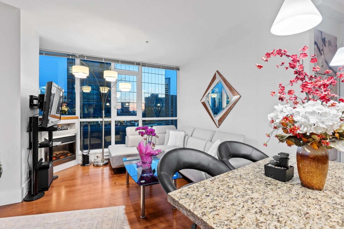 Breakfast Nook Photo of 3303 1189 Melville Street, Vancouver, BC