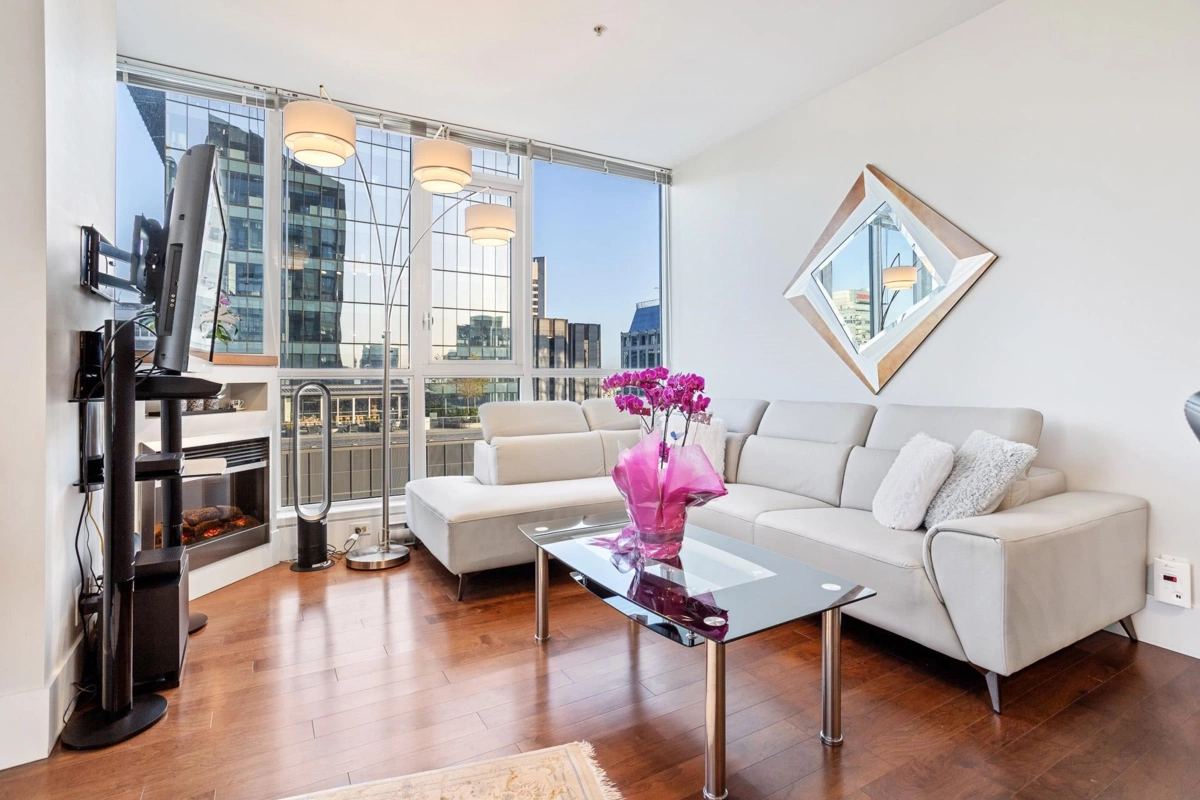 Laundry Room Photo of 3303 1189 Melville Street, Vancouver, BC