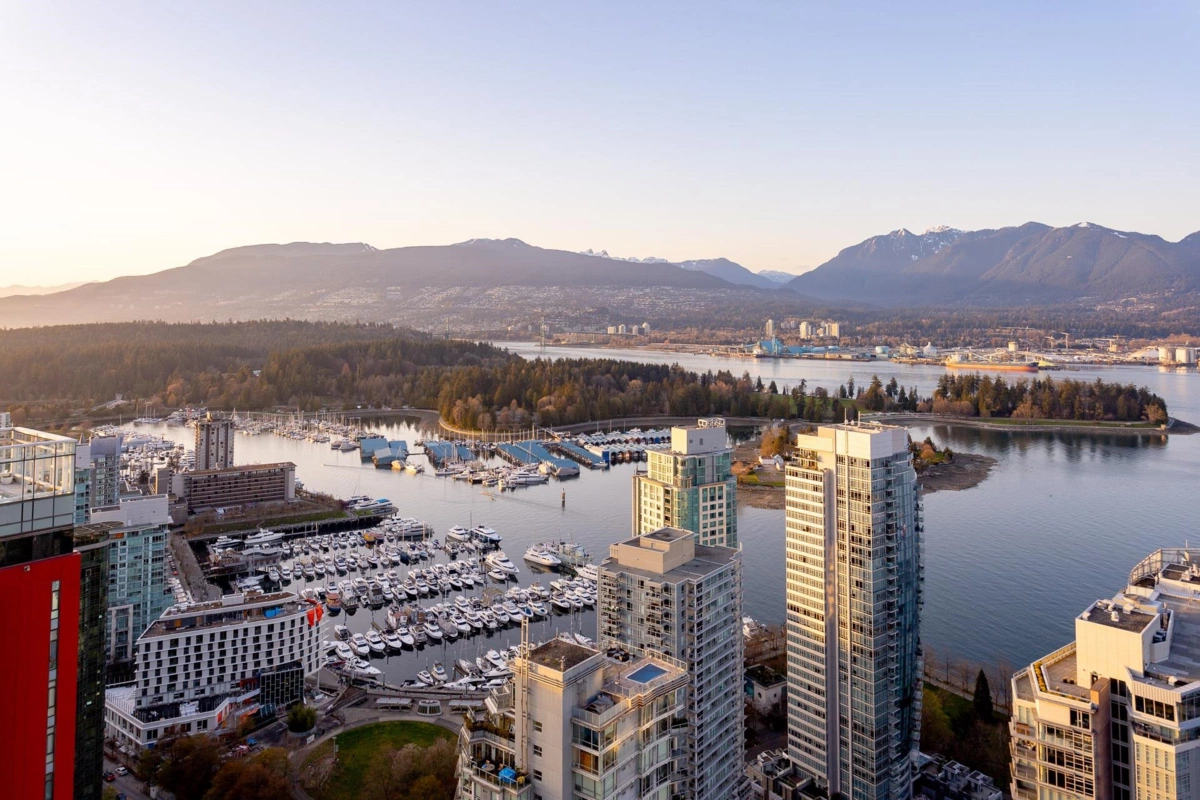 Swimming Pool Photo of 3303 1189 Melville Street, Vancouver, BC