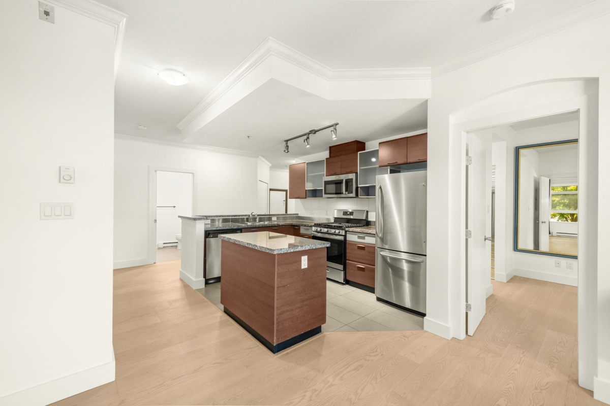 Primary Bathroom Photo of 115 6033 Katsura Street, Richmond, BC