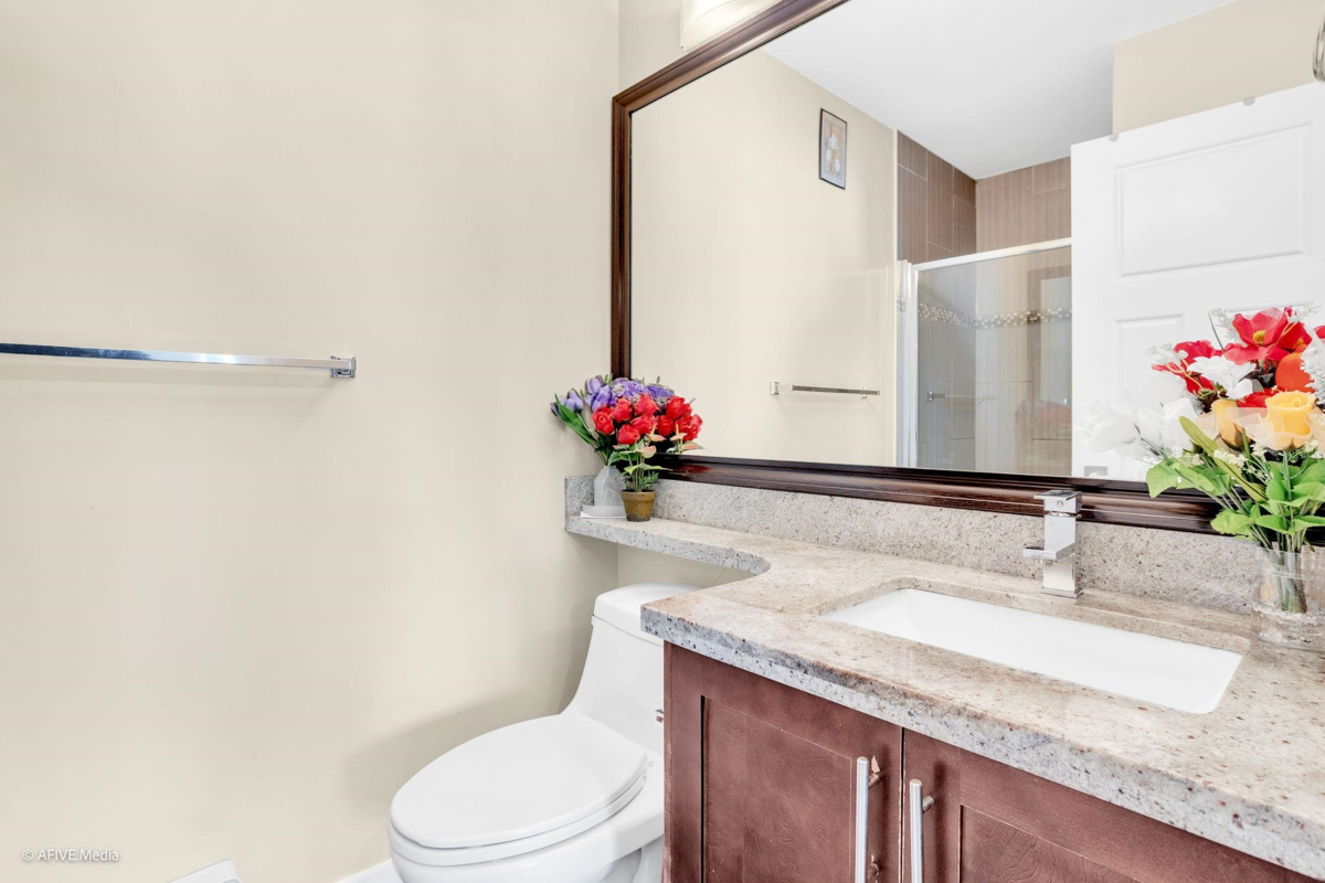 Guest Bathroom Photo of 42 9533 130a Street, Surrey, BC