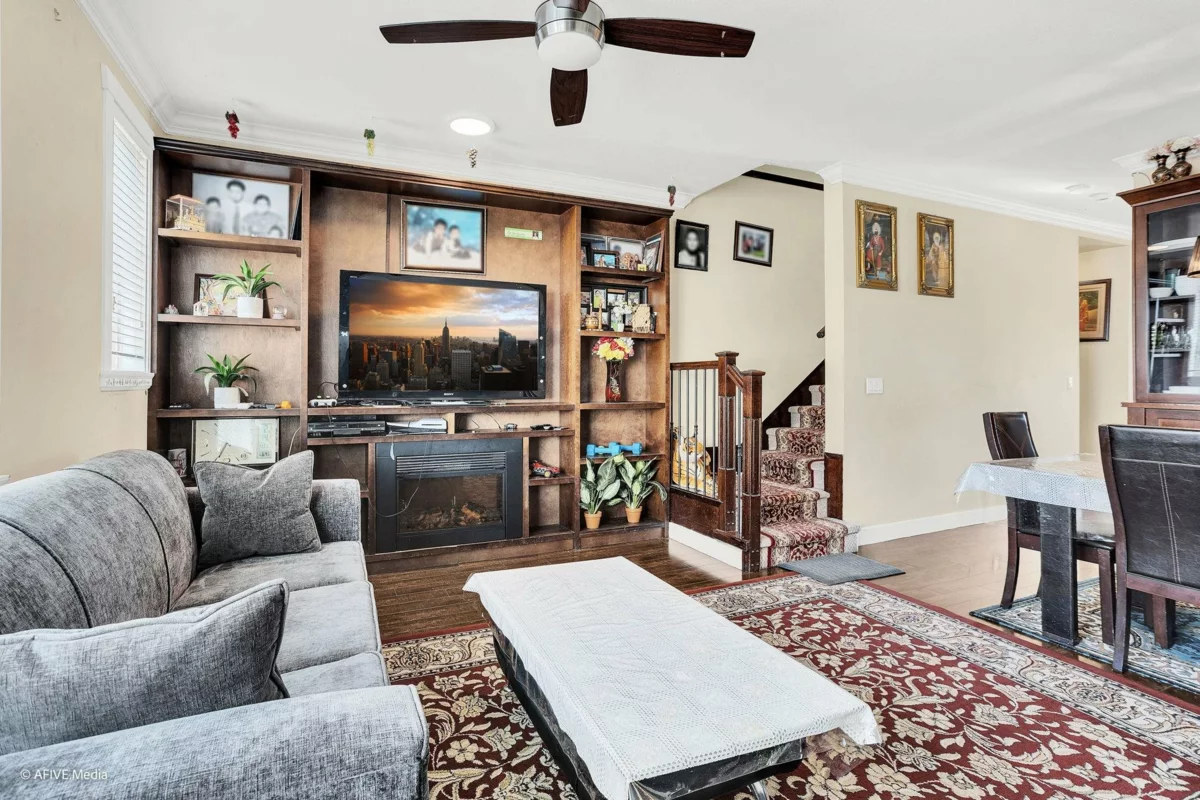 Kitchen Island Photo of 42 9533 130a Street, Surrey, BC