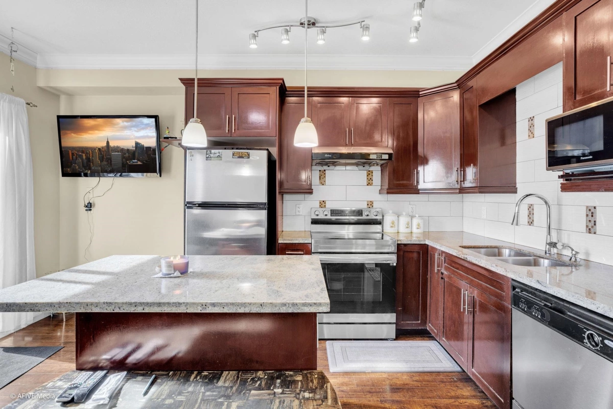 Walk-In Closet Photo of 42 9533 130a Street, Surrey, BC