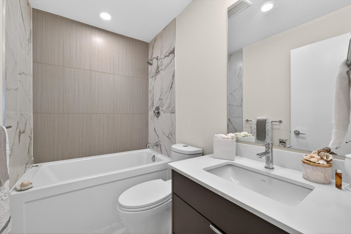 Entry Foyer Photo of 319 1792 Starling Drive, Tsawwassen, BC