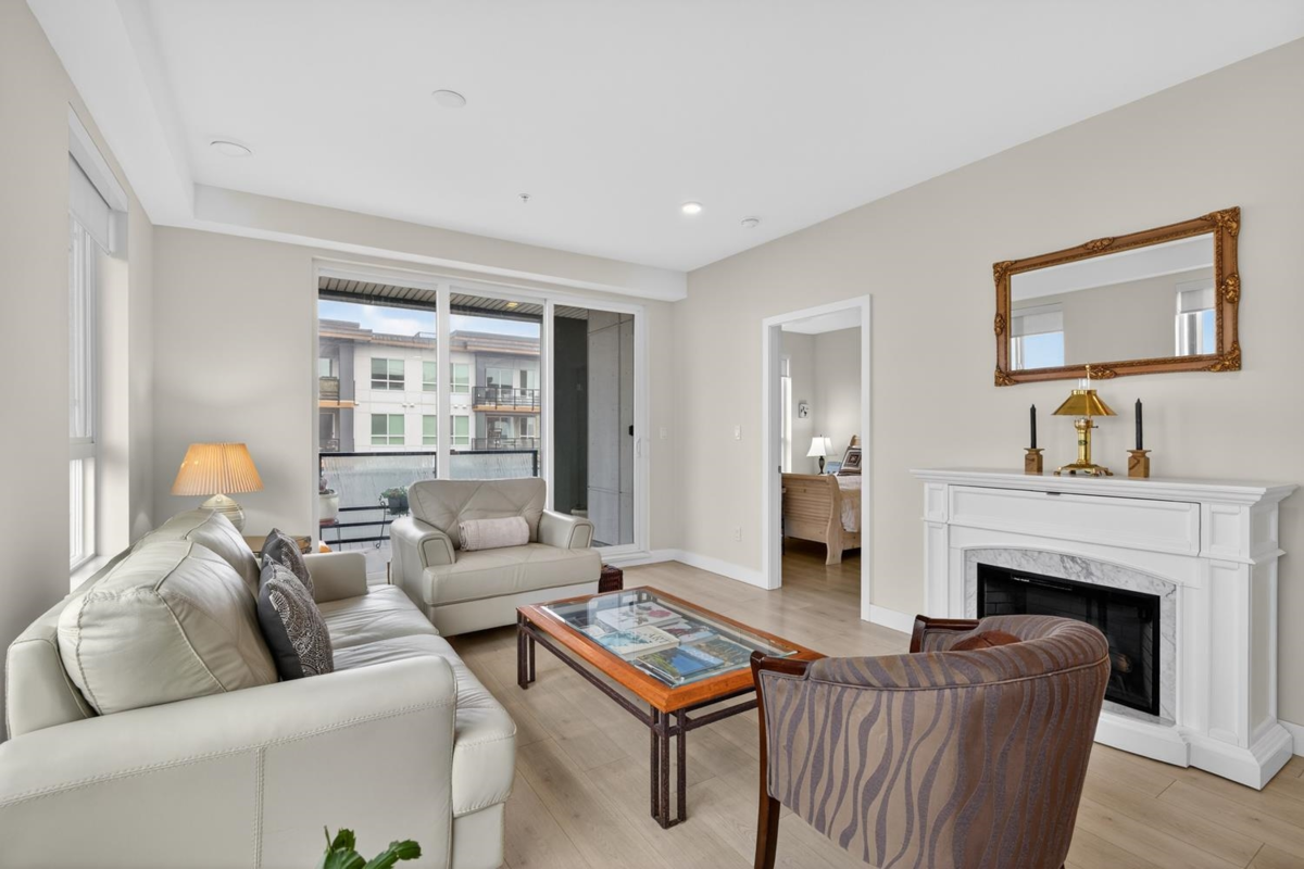 Kitchen Island Photo of 319 1792 Starling Drive, Tsawwassen, BC
