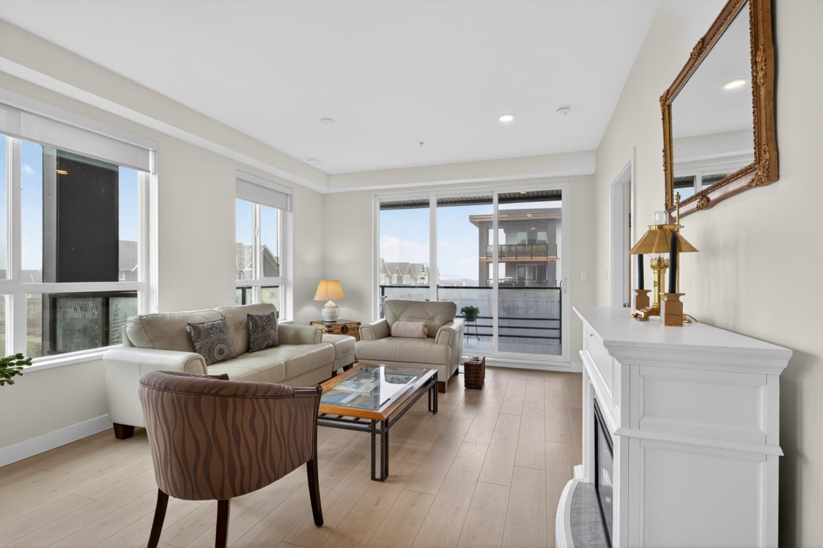 Kitchen Photo of 319 1792 Starling Drive, Tsawwassen, BC