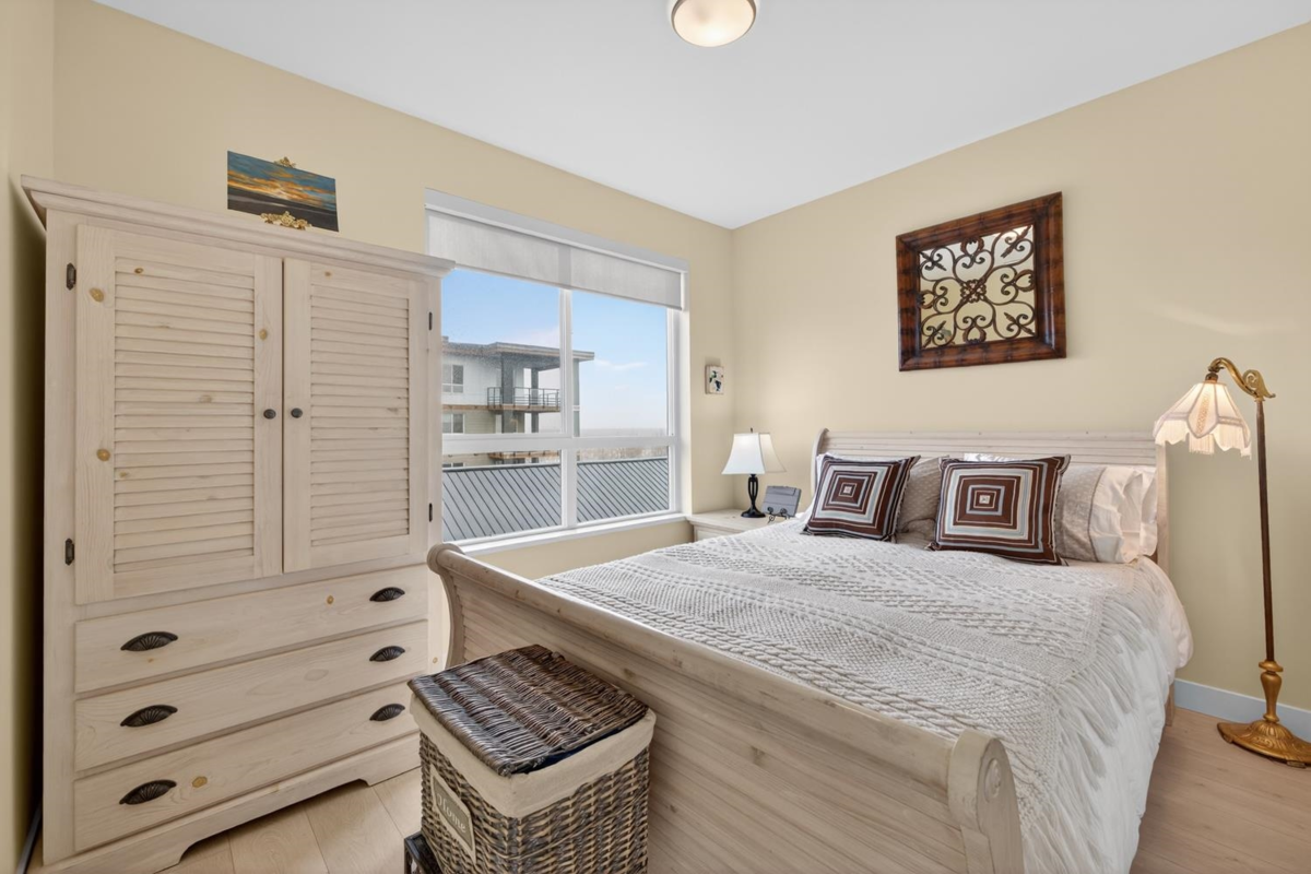 Powder Room Photo of 319 1792 Starling Drive, Tsawwassen, BC