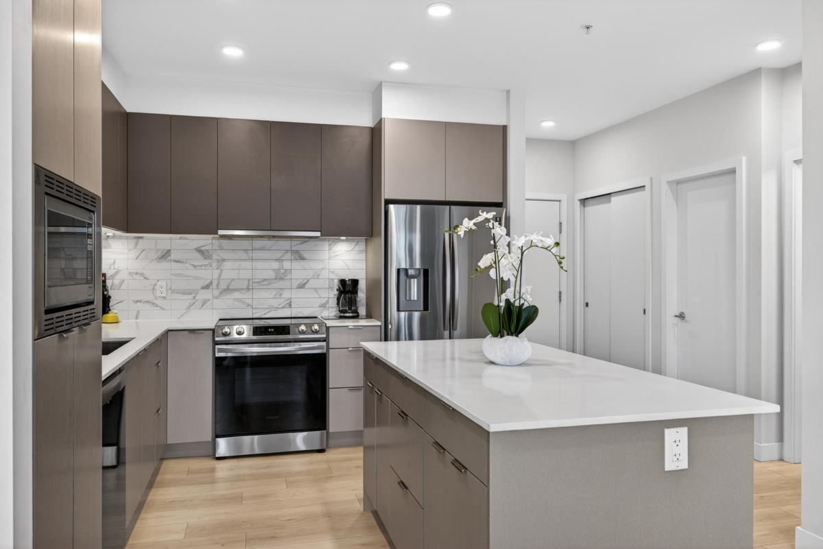 Walk-In Closet Photo of 319 1792 Starling Drive, Tsawwassen, BC