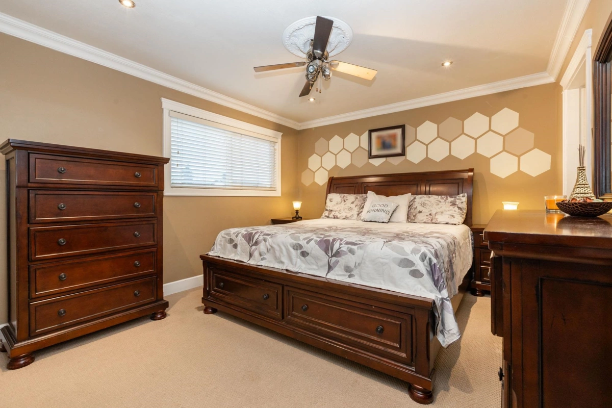 Powder Room Photo of 8412 134b Street, Surrey, BC