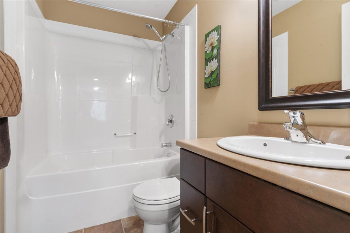 Entry Foyer Photo of 28 1175 7th Avenue, Hope, BC