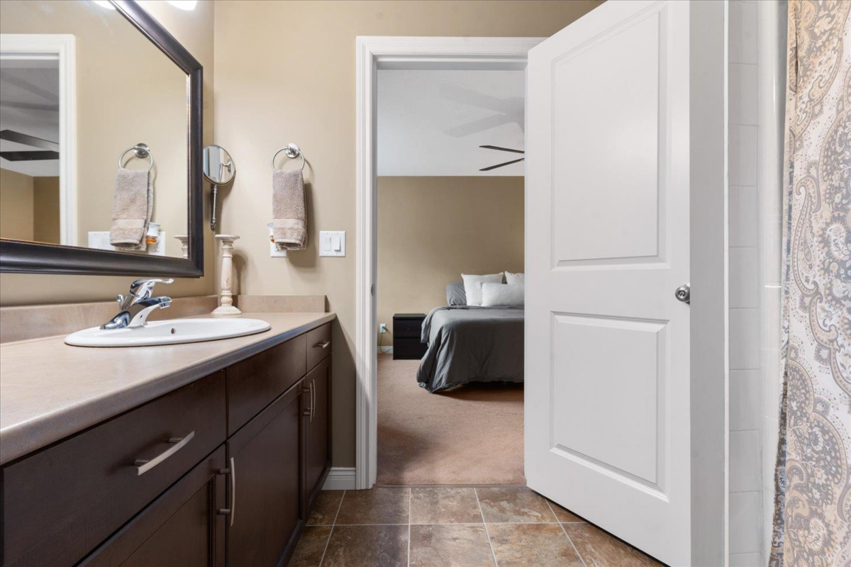 Mudroom Photo of 28 1175 7th Avenue, Hope, BC